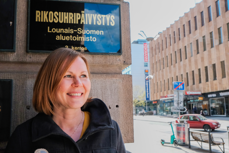 ”Maailma ei ole vielä valmis” – koulutuksesta työkaluja lähisuhdeväkivallan uhrin kohtaamiseen