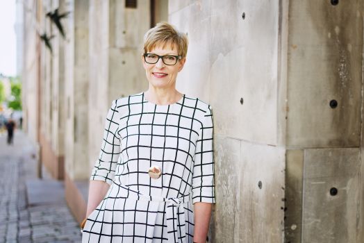 Yhdenvertaisuusvaltuutettu Kirsi Pimiä